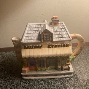 Charming Railway Station Teapot - Multicolor